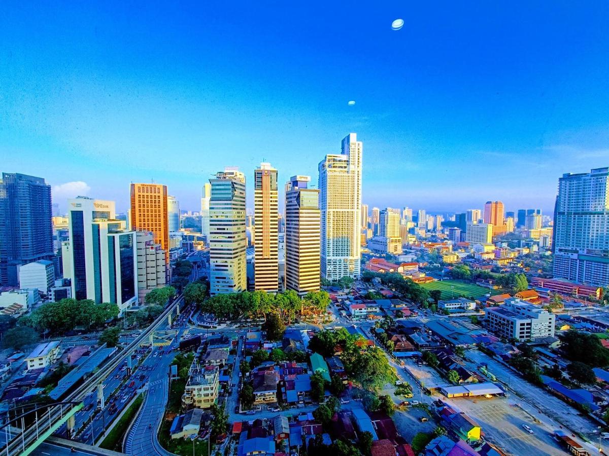 The Platinum Klcc By Cozy White Kuala Lumpur Exterior photo