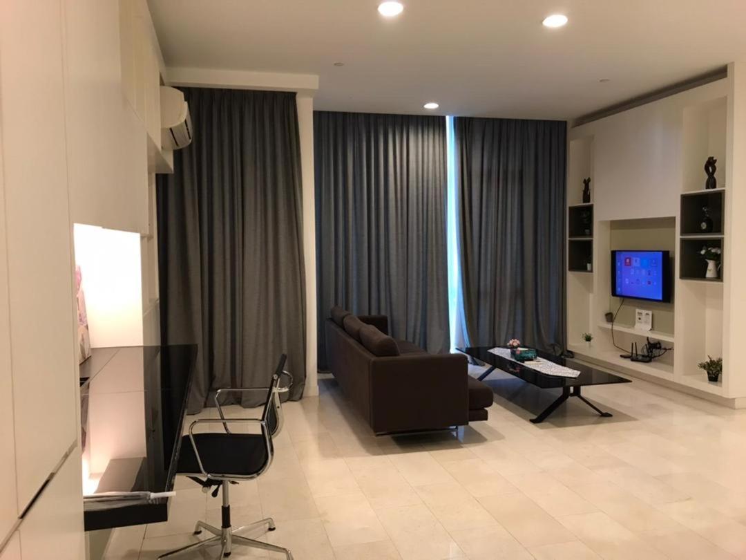 The Platinum Klcc By Cozy White Kuala Lumpur Exterior photo